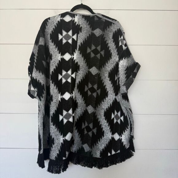 American Eagle Women’s Large/XL Fringe Aztec Open Cardigan - Picture 4 of 5